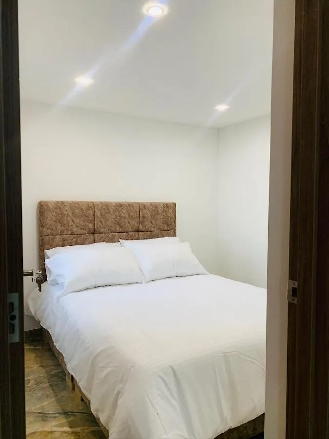 Alquiler Apartamento En Bogota Cerca Al Aeropuerto-Colibri Dorado-By-Wonderlust 0*,  Colombia